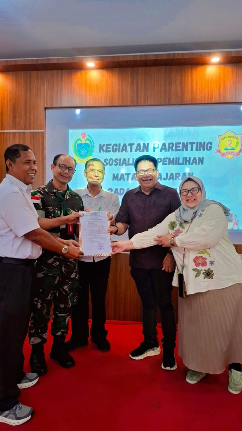 Perkuat Kolaborasi, SMAN 2 Medan Laksanakan Parenting dan Serahkan SK Komite Baru