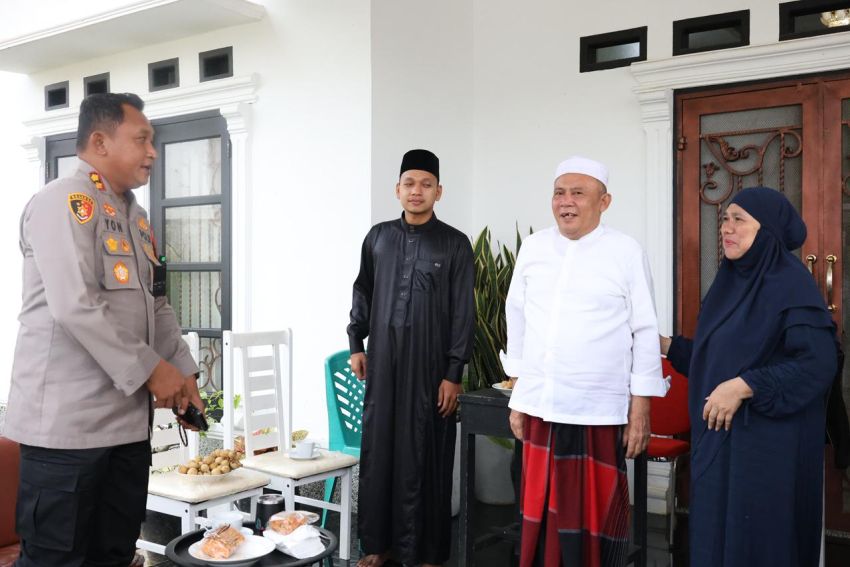 Kapolres Tapsel Bangun Kedekatan dengan Pesantren Tahfidz KH Muhammad Ya&rsquo;Cub