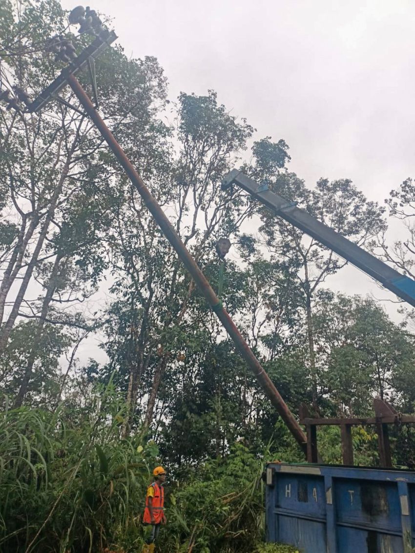 UP3 Sibolga Bergerak Cepat Lakukan Pemulihan Listrik Pascabanjir Dan Longsor Di Tapanuli Tengah Dan Humbang Hasundutan