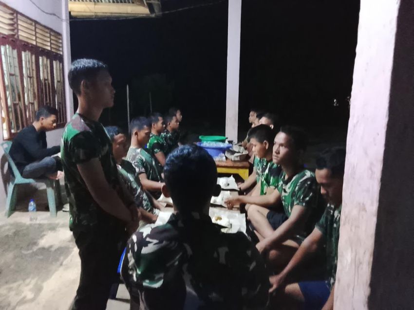 Di Bawah Langit Angkola Sangkunur, Satgas TMMD Ke-127 Pererat Kebersamaan Lewat Sahur Sederhana