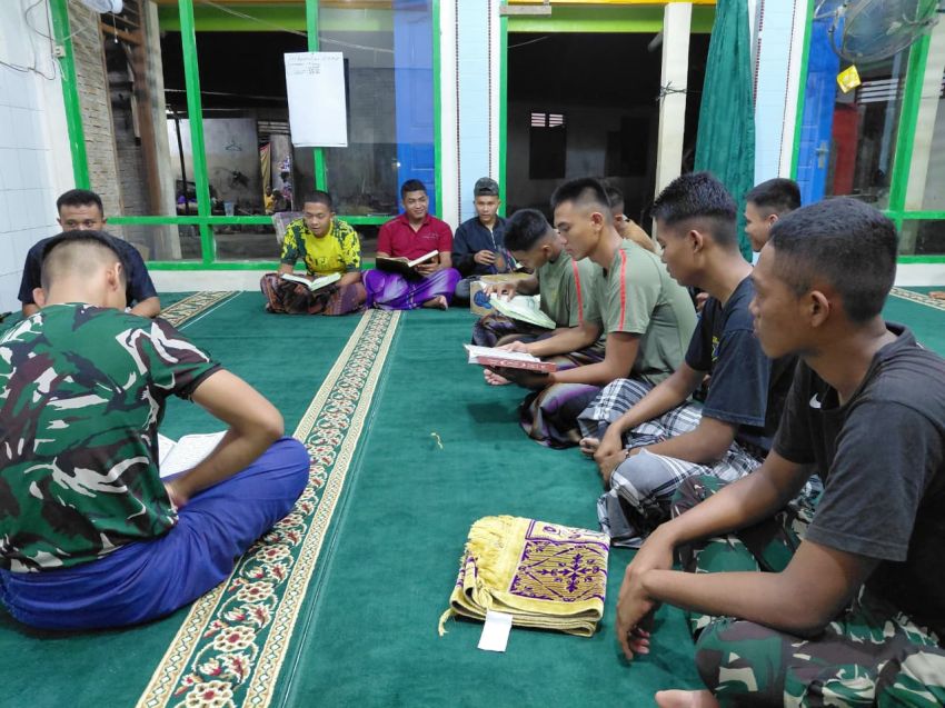 Gema Wahyu di Ujung Malam: Ketika Satgas TMMD ke-127 Kodim 0212/TS dan Warga Melebur dalam Cahaya Al-Qur'an