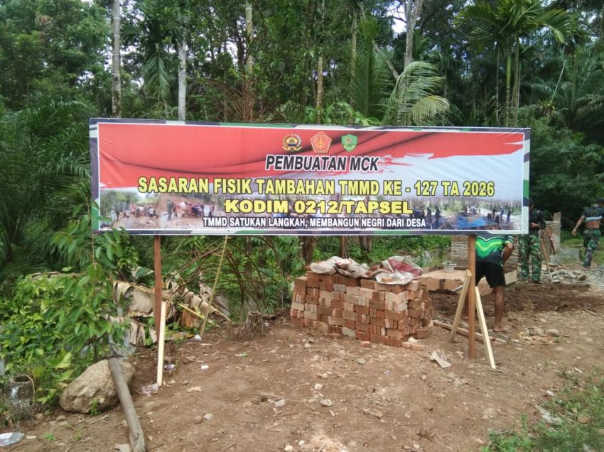 Percepat Peningkatan Sanitasi, Satgas TMMD ke-127 Kodim 0212/Tapsel Bangun MCK di Tapsel