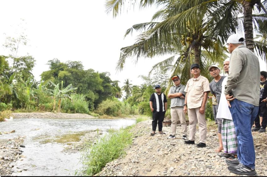 Bupati Saipullah Gerak Cepat! Pemkab Madina Normalisasi Sungai Batu Tunggal untuk Cegah Banjir di Simangambat