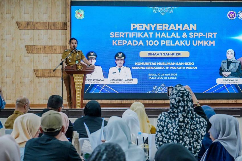 Perluas Pasar UMKM Medan, Rico Waas Serahkan Sertifikasi Halal pada 100 UMKM