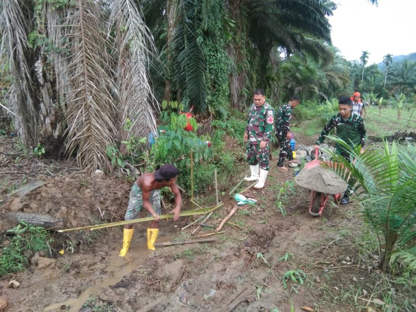 Berlumpur Demi Rakyat! Satgas TMMD ke-127 Kodim 0212/TS Bangun Harapan Petani Sangkunur