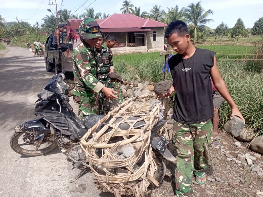 Tangan Kekar Prajurit, Harapan Baru Petani: Kisah Pengabdian Satgas TMMD Ke-127 Kodim 0212/Tapsel di Persawahan Sangkunur