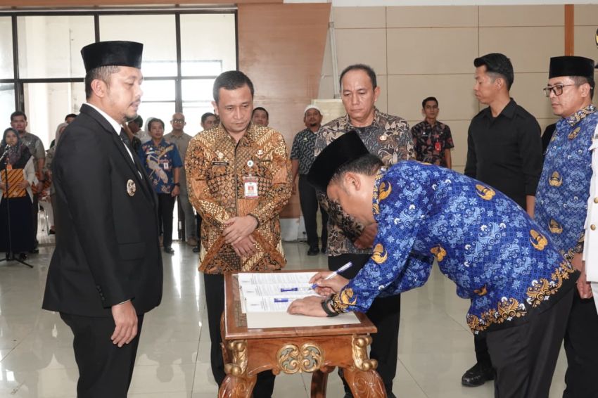 Bupati Paluta Lantik 51 Pejabat Eselon II dan III, Reski Basyah Tegaskan Reformasi Birokrasi Harus Makin Cepat