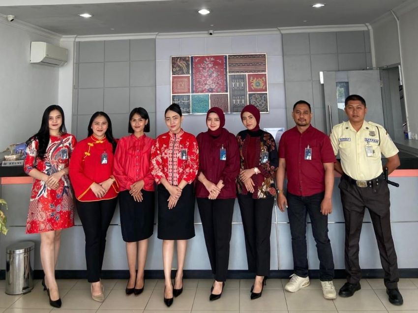 Sambut Imlek 2026 M, BRI Tebing Tinggi Kenakan Busana Nuansa Merah