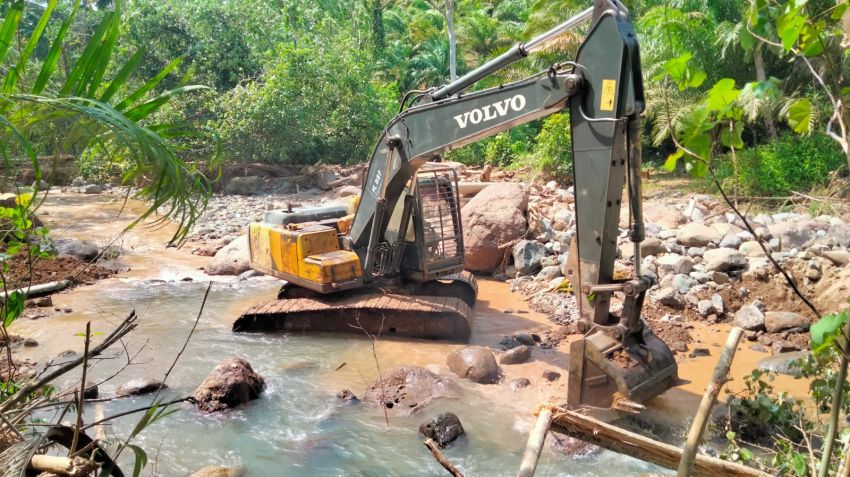 Alat Berat Menggerung di Hutatonga! Bangkitkan Harapan, Satgas TMMD ke-127 Kodim 0212/Tapsel Wujudkan Asa Warga Lewat Pengerasan Jalan