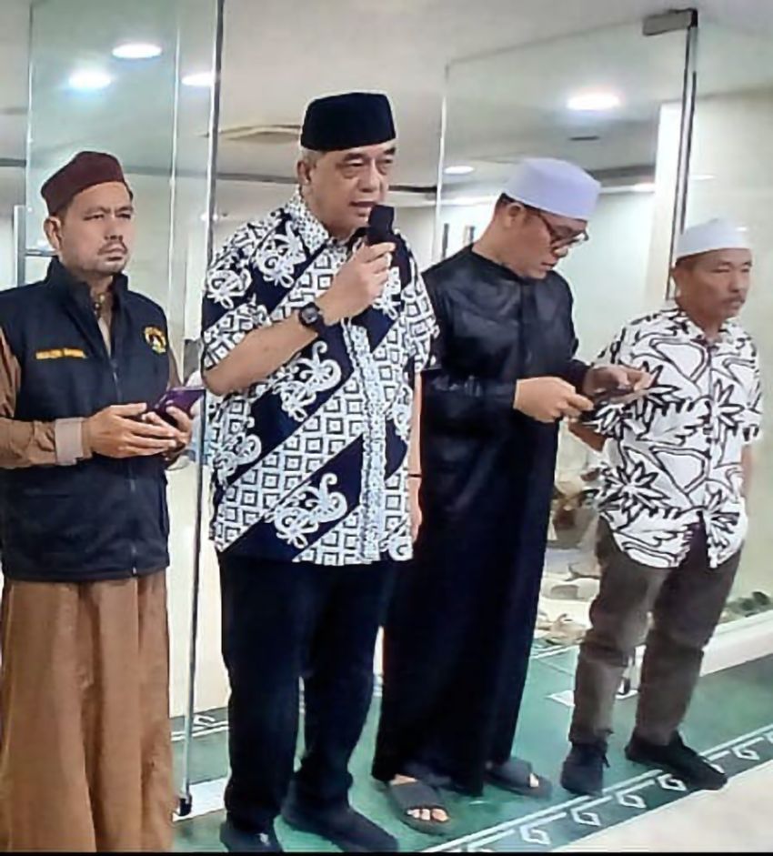 Doa Khusyuk Imam Senior Masjid Agung Medan Menggetarkan Jamaah