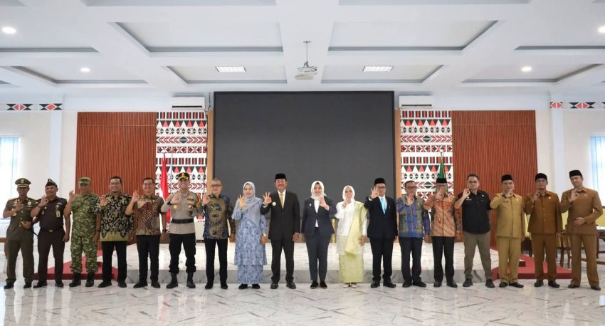 Pesan Tegas Bupati Madina Saipullah Nasution Saat Lantik Pj Sekda: Tingkatkan Profesionalisme Dalam Bekerja!
