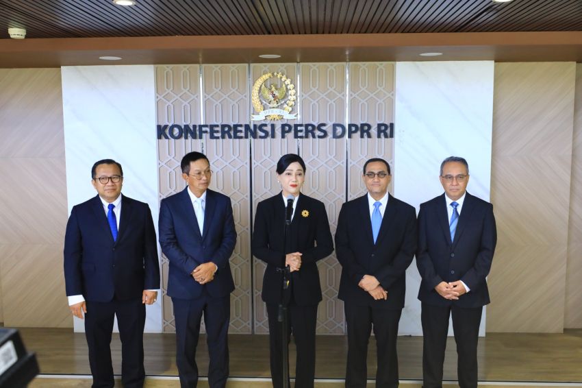 DPR RI TETAPKAN LIMA CALON ANGGOTA DEWAN KOMISIONER OJK