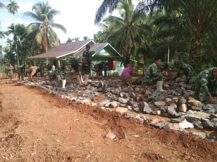 Menerjang Lelah, Mengukir Sejarah di TMMD Ke-127 Kodim 0212/TS: Tangan Dingin Kapten Inf M. Rambe dan Rakyat &lsquo;Sihir&rsquo; Jalan Pasir Bidang Menjadi Nyata