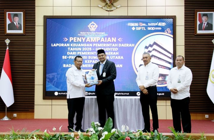 Gubernur Bobby Nasution Serahkan LKPD TA 2025 ke BPK Sumut