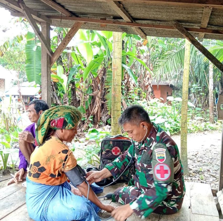 Di Pondok Sederhana Sangkunur, Satgas TMMD Ke-127 Kodim 0212/Tapsel Jadi Penolong bagi Ibu Siti Halimah