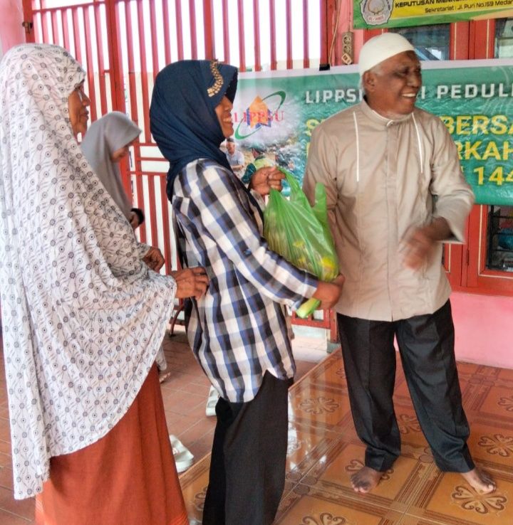LIPPSU Salurkan 300 Paket Sembako untuk Kaum Duafa di Medan dan Aceh Tamiang