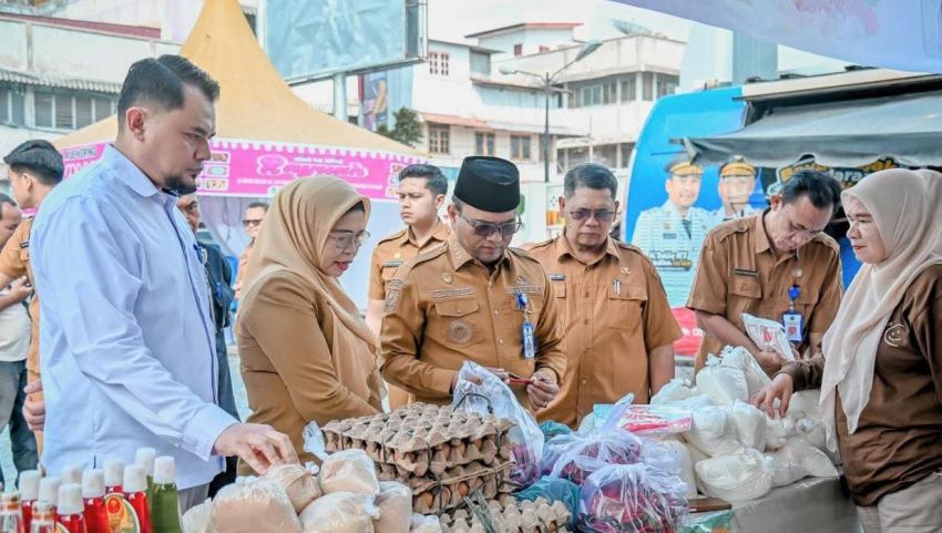 Wali Kota Padangsidimpuan Letnan Dalimunthe Tinjau Pasar Murah, Pastikan Harga Tetap Stabil Jelang Lebaran