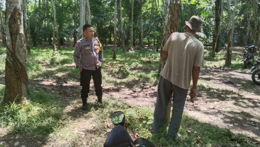 Polisi Turun Langsung ke Desa! Bhabinkamtibmas Polsek Barumun Tengah Ajak Warga Pasar Binanga Jaga Kamtibmas