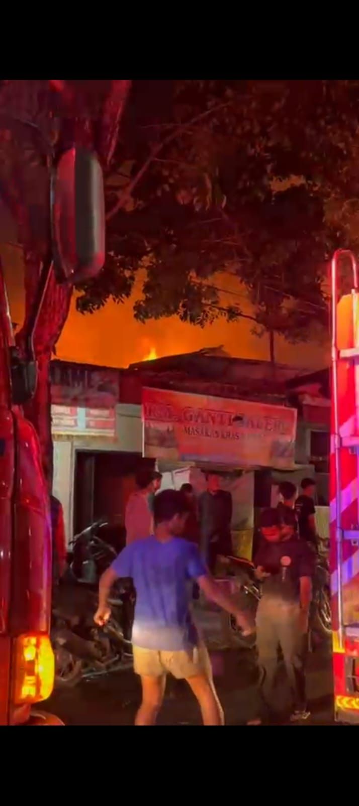 Kebakaran Dini Hari di Medan Selayang, Empat Bangunan Hangus, Kerugian Ratusan Juta Rupiah