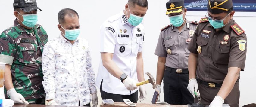 Wabup Padang Lawas Hadiri Pemusnahan Barang Bukti 100 Perkara di Kejari Sibuhuan, Mayoritas Kasus Narkotika