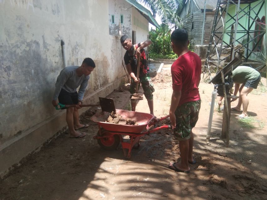 Tangan-Tangan Tangguh di Balik Lumpur: Bakti Satgas TMMD ke-127 Kodim 0212/TS untuk Masjid Nurul Huda