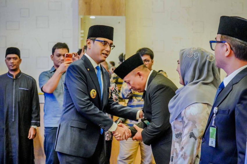 Lantik Empat Pejabat Tinggi Pratama, Rasyid Ridho Nasution Jadi  Kadis  DPMPTSP, Ini Kata Rico Waas