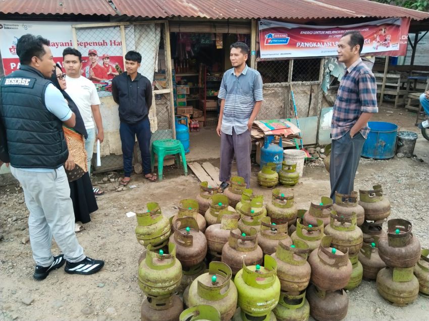 Tim Satreskrim Polres Palas bersama Diskoperindag Sidak LPG 3 Kg di Sibuhuan, Pedagang Jual Hingga Rp35 Ribu per Tabung