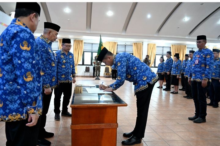 Pj Sekdaprov Sumut Kukuhkan Pengurus Korpri Karo 2025&ndash;2030