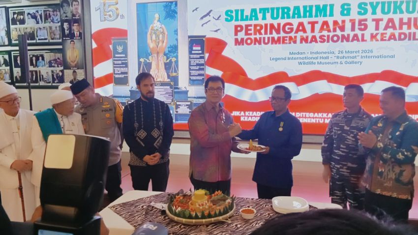 Mahfud MD Apresiasi Rahmat Shah di HUT ke-15 Monumen Keadilan