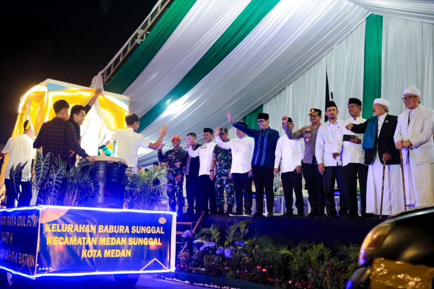 Takbir Menggema di Medan, Pawai Mobil Hias Disambut Antusias, Rico Waas Ajak Warga Sambut Hari Kemenangan Dengan Hati Yang Bersih