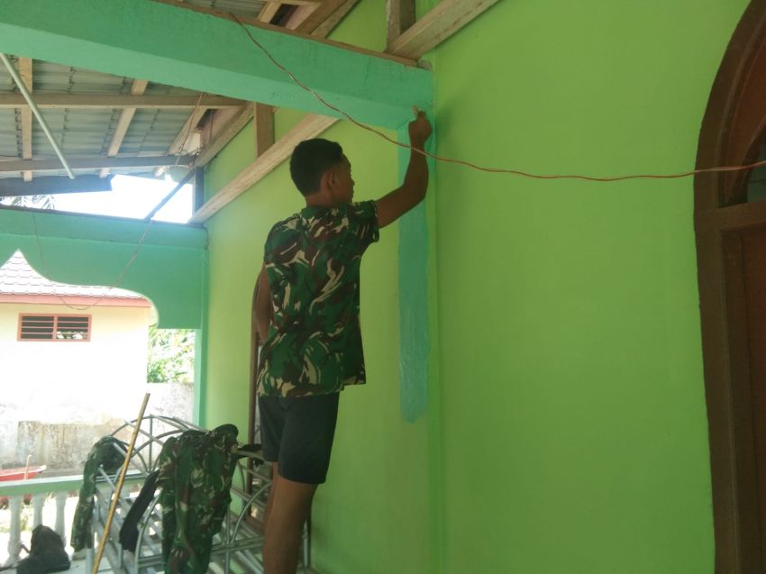 Goresan Kuas Ketulusan: Kala Satgas TMMD ke-127 Kodim 0212/Tapsel 'Mencerahkan' Rumah Allah