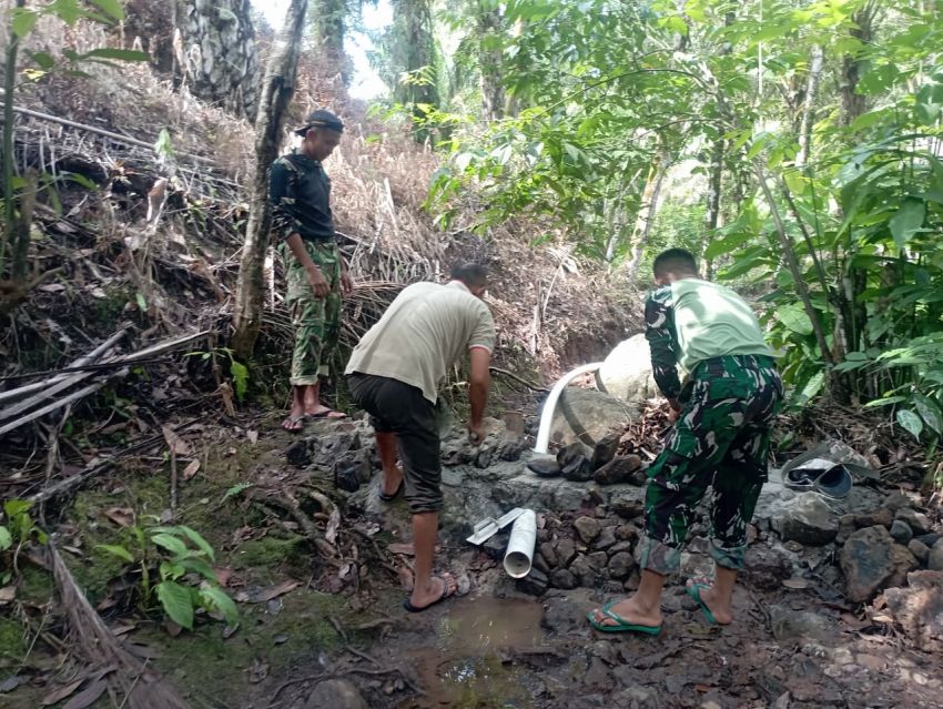 Lelah yang Menjadi Lillah: Saat Satgas TMMD Ke-127 Kodim 0212/Tapsel Bahu-Membahu Alirkan Kehidupan di Sangkunur
