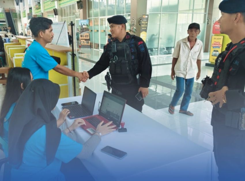 Brimob Polda Sumut Siaga Awasi Arus Mudik Balik di Terminal Amplas