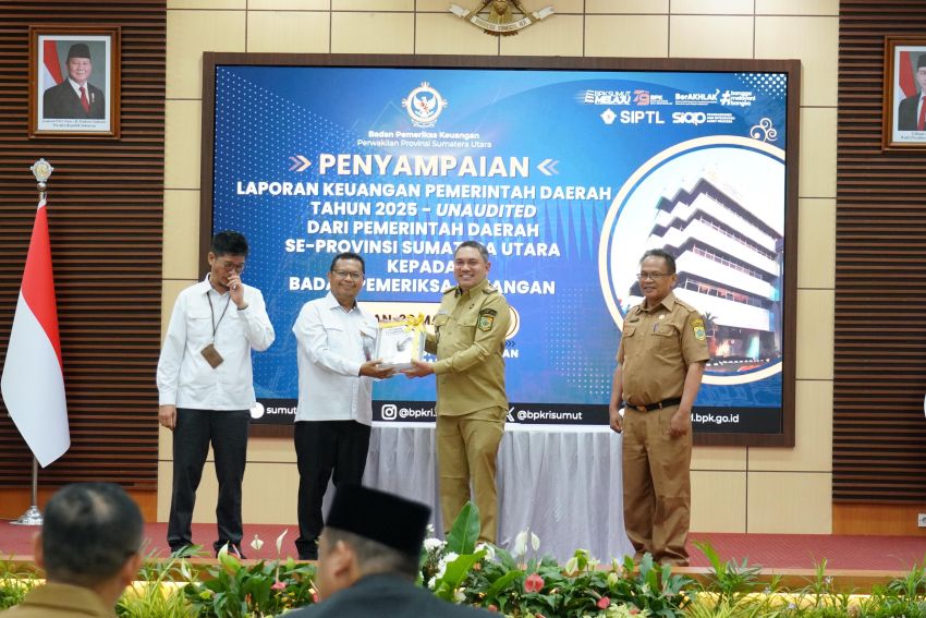 Bupati Pakpak Bharat Menyerahkan LKPD Tahun 2025