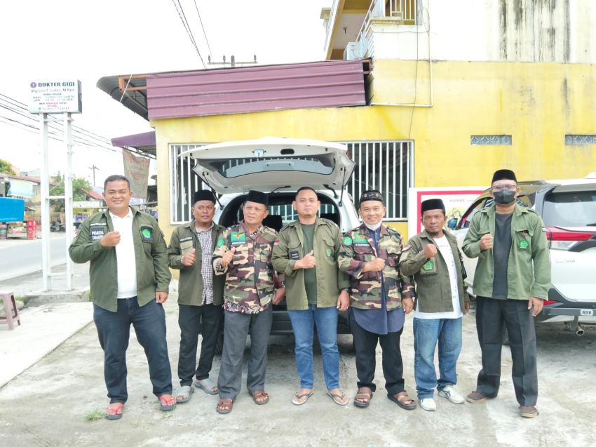 Pemuda Tabagsel Bagikan Ratusan Takjil Gratis di Pasar 7 Tembung