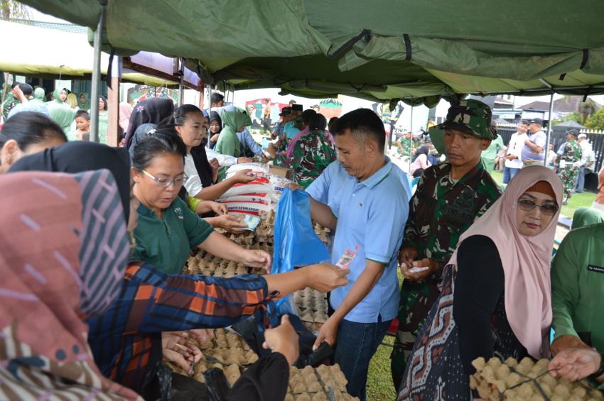 Ratusan Warga Berburu Sembako Murah! Dandim 0212/Tapsel Hadirkan Bazar Ramadhan dengan Harga Sembako Terjangkau