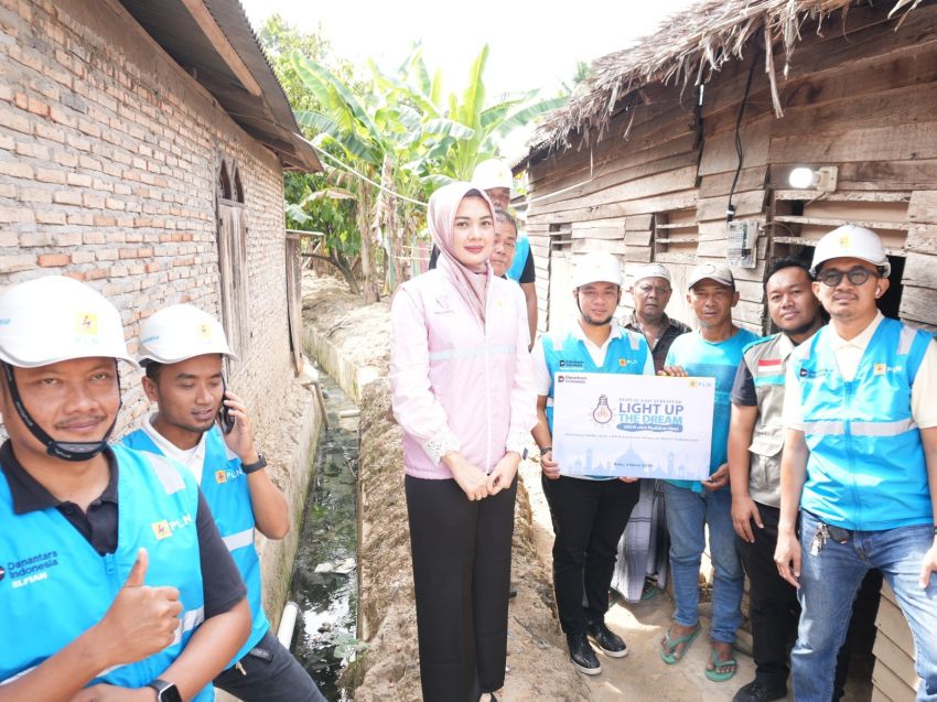 Berbagi Berkah Ramadan, PLN UID Sumatera Utara Nyalakan Listrik Untuk 136 Rumah Prasejahtera Melalui Program Light Up The Dream