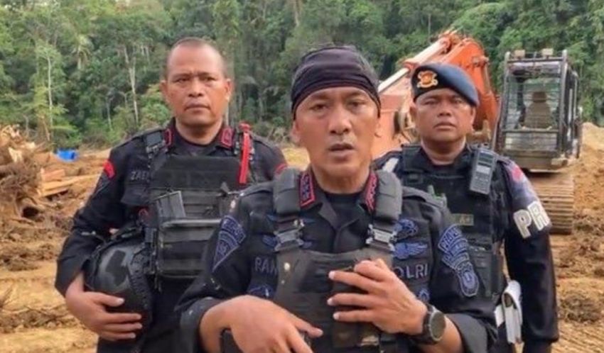 Gabungan Brimob dan Ditreskrimsus Polda Sumut Tindak Tambang Emas Ilegal di Perbatasan Tapsel&ndash;Madina, 14 Ekskavator Diamankan