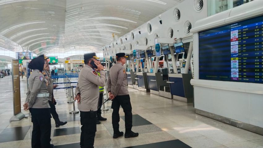 Kapolresta Deli Serdang Pantau Aktivitas Arus Balik Lebaran 1447 H di Bandara Kualanam