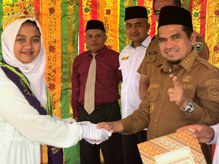 Wisuda Tahfidz ke-4 MTsN 7 Solok, 30 Siswa Dikukuhkan.