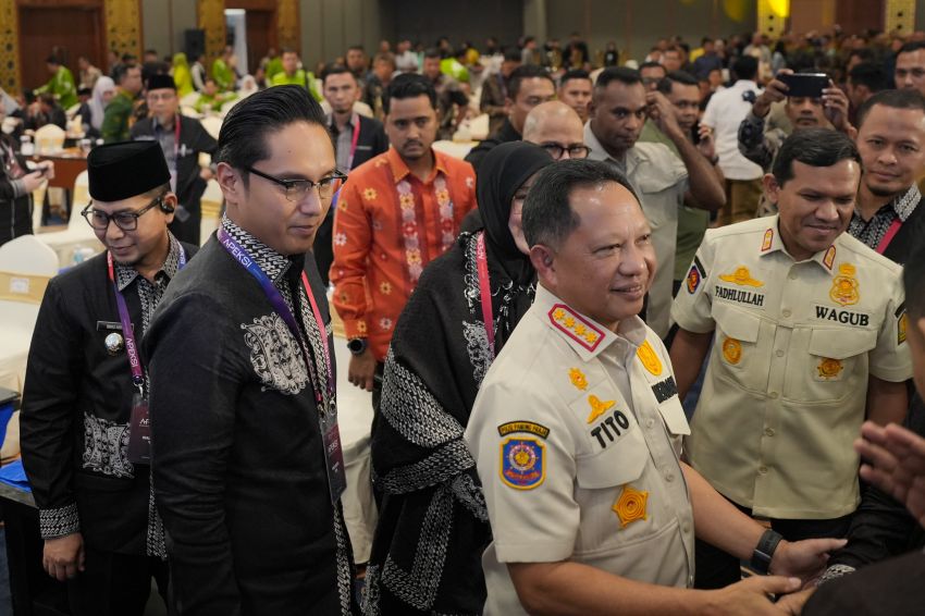 Solidaritas Lintas Provinsi: Rico Waas Serahkan Hibah Rp50 Miliar, Medan Terdepan Bantu Pemulihan Aceh Tamiang