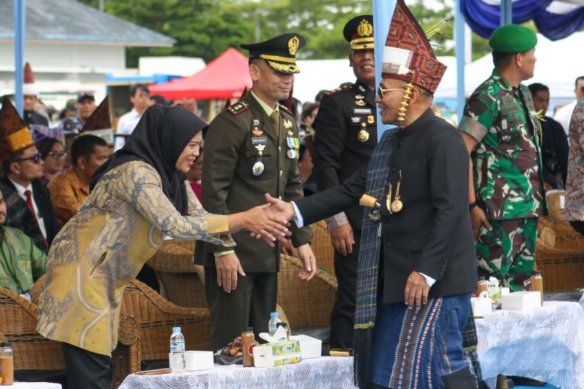 Wakil Wali Kota menghadiri acara Pesta Rakyat memeringati Hari Jadi ke-193 Kabupaten Simalungun. Kegiatan berlangsung di halaman Kantor Bupati Simalun