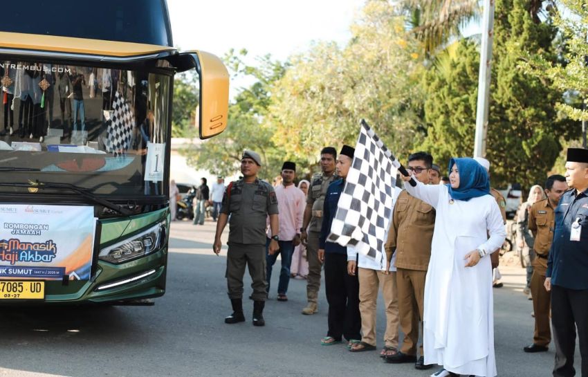 Wabup Atika Lepas 133 Jamaah Manasik Haji Bank Sumut, Pesan Tegas: Fokus Ibadah, Bukan Media Sosial!