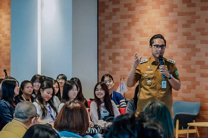 Ketika Rico Waas Menggali Mimpi dan Menyalakan Nyali Mahasiswa