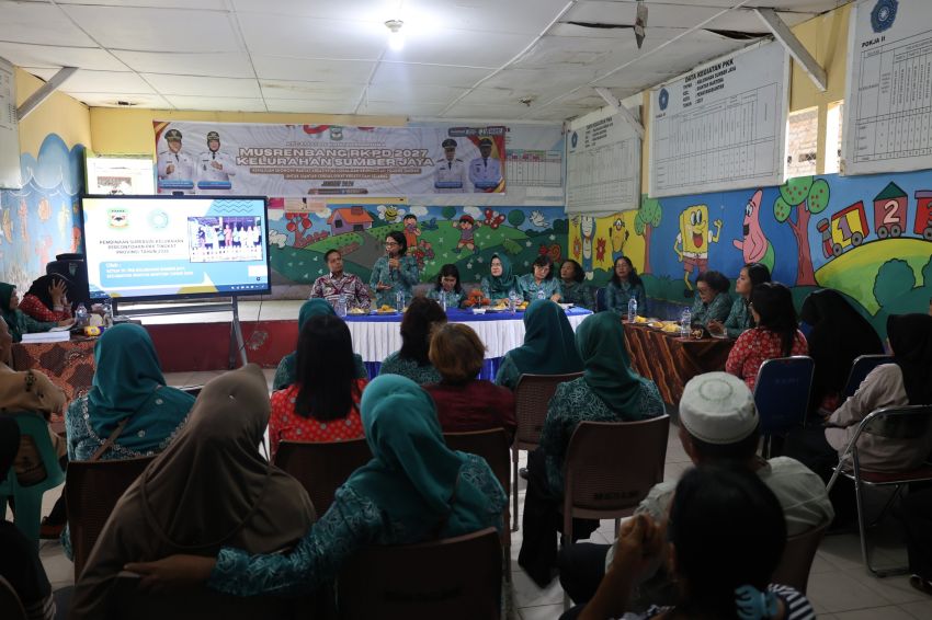 Ketua TP PKK bersama tim menghadiri Supervisi Posyandu Kelurahan Sumber Jaya Kecamatan Siantar Martoba