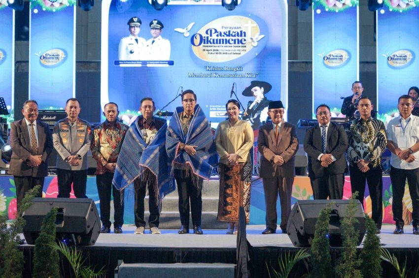 Rico Waas Bawa Pesan Kedamaian di Tengah Ribuan Jemaat Paskah Oikumene