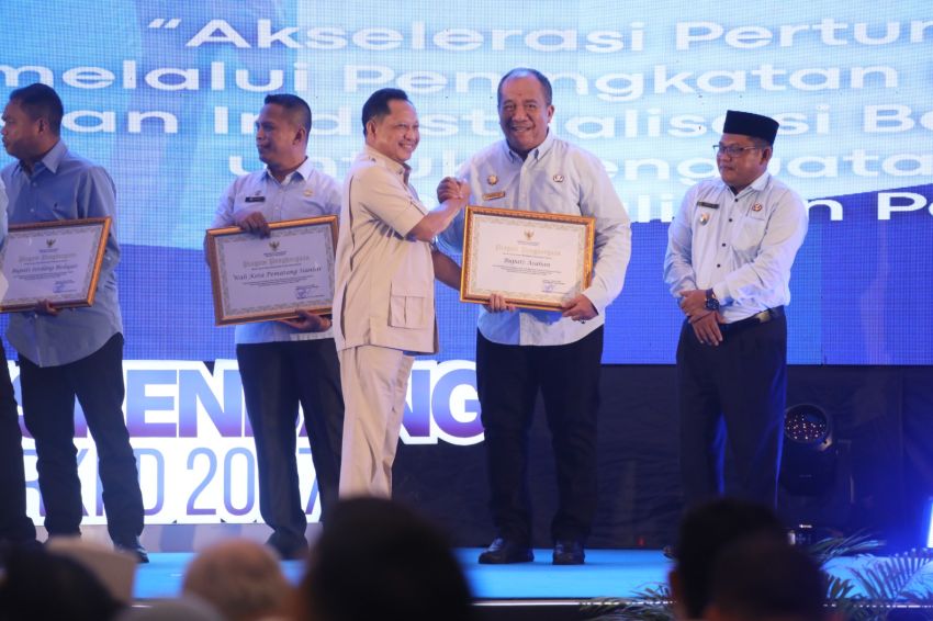 Bupati Asahan Terima Penghargaan dari Mendagri dalam Musrenbang RKPD Provinsi Sumut