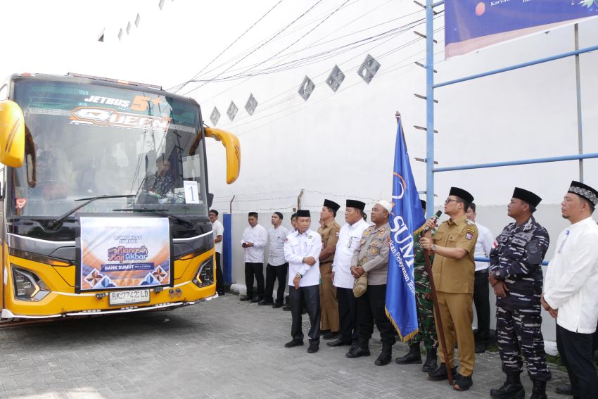Wakil Wali Kota Tanjungbalai Lepas 40 Calon Jamaah Haji Bank Sumut