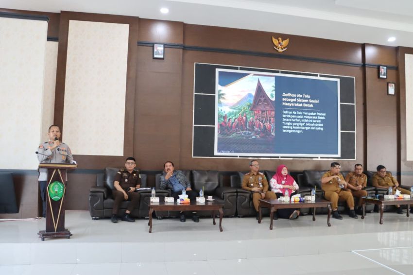 Hadiri Sosialisasi PRESTICE, Kapolres Padangsidimpuan AKBP Wira Prayatna Dorong Penyelesaian Hukum Lewat Perdamaian