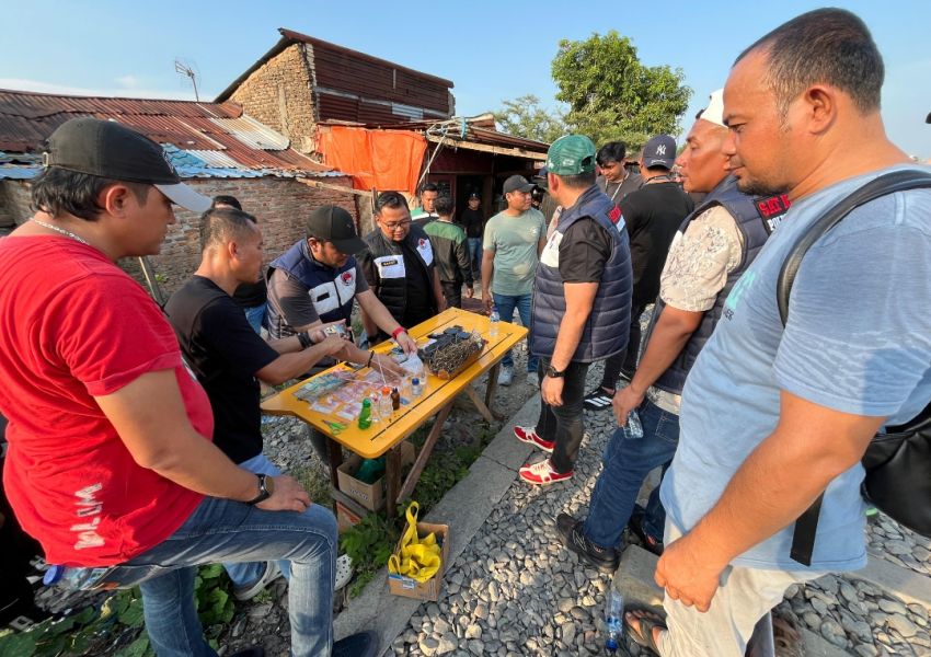 Sarang Narkoba Rel KA Tembung Digempur 4 Pelaku Diringkus, Lapak Dibumi Hanguskan